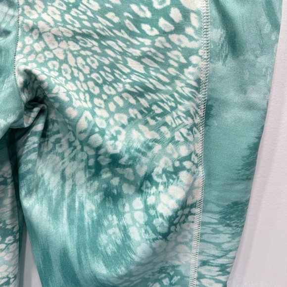 Chico’s Zenergy Mint Green & Cream Animal Print High Waist Performance Leggings - Picture 6 of 9